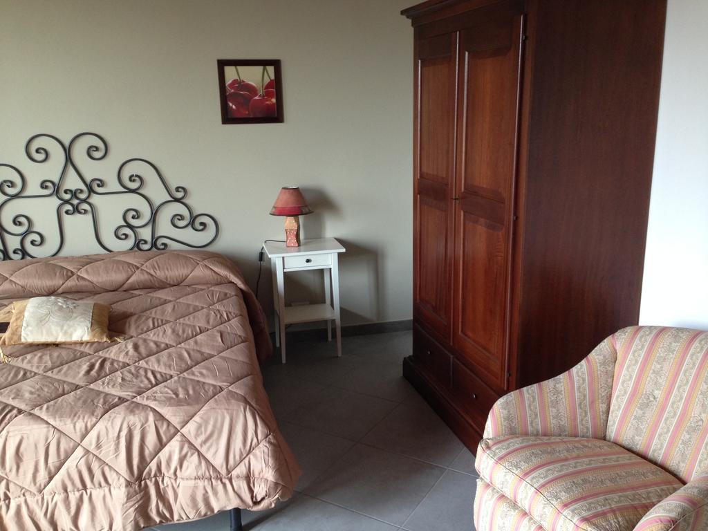 Agriturismo Fruttirossi Trofarello Habitación foto
